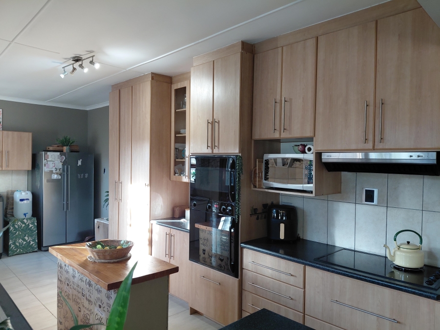 3 Bedroom Property for Sale in Strelitzia Park Eastern Cape